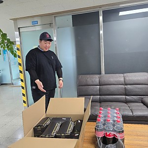 [후원] 2026.08.19(수) 푸라닭 진영점 김휘도 후원자님 물품(자메이카 닭다리+콜라) 후원